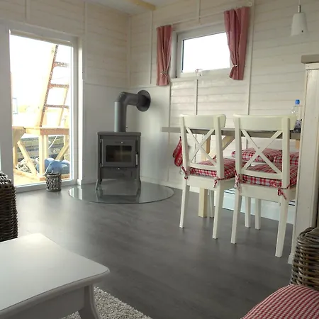 Houseboat Lottas Meerzeit, Kaminofen, Dachterrasse, Parkplatz Дом отдыха Нойштадт (Гольштейн)